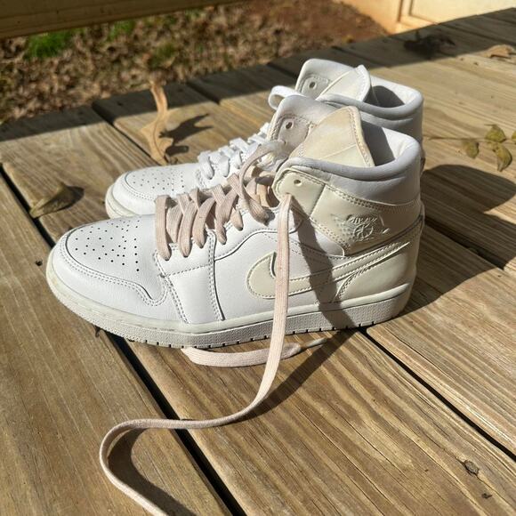 Air Jordan 1 Mid Triple White Women's 7.5 - Picture 2 of 8